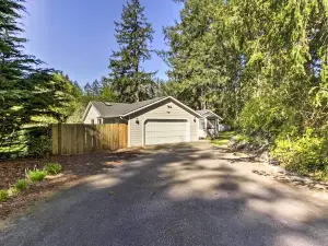 Quiet Lakefront Olympia Home w/ Dock on Half Acre