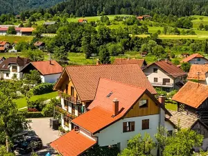 Rooms Pevc & Hostel Ljubno ob Savinji