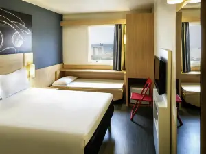 ibis Macae