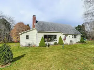 1 Mi to Historic District: Mtn-view Franklin Home