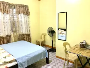 Ciobie’s ROOM3 with A/C, Wifi near Hagnaya Port