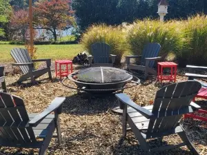 Living the Lake Life   w/2 kitchens 6 bdrms