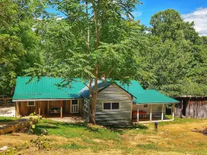 "Travel Back to Simple" 1910 Renovated Bunkhouse