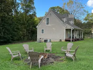 Mountain retreat off the beaten path yet close to Chattanooga area attractions