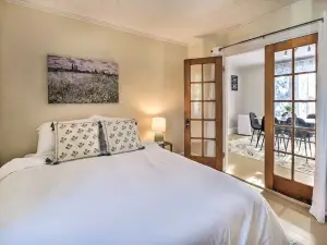 Comfortable, Charming Home Near Outdoor Adventure. Pet Friendly!