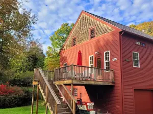 Rustic Rose Cottage of Historic West Lebanon