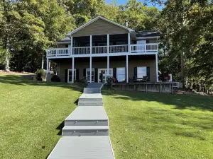 Best Dock on LKG, 7 Bedrooms, 2 Kitchens, 4 Bath, 2 OPEN Boat Slips