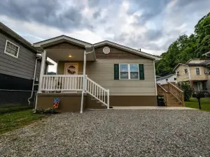 Cottage 304, 2 Bed w/ Fire Pit, near trails!