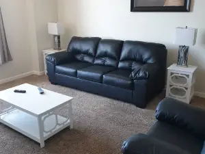 Classy  Downtown 1 Bed Condo, free parking garage