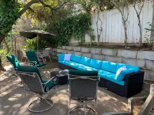 Spacious Comfy Renovated 4 BR 3 bath, quiet location, convenient to 101/280