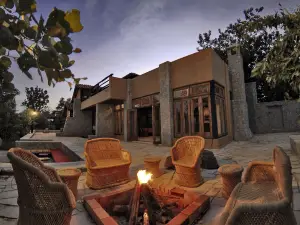 Pugdundee Safaris - Kanha Earth Lodge
