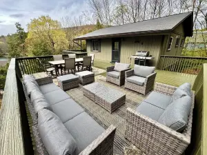 Whispering Pines - Your Stylish Nature Retreat