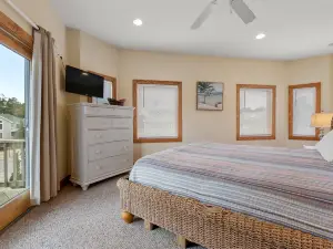 Gourmet Kitchen and Private Pool - Gorgeous Coastal Retreat