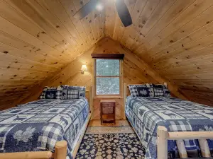 Fantastic Lakefront Cabin W/ Free WiFi, Three Kayaks, Private Dock, & Firepit