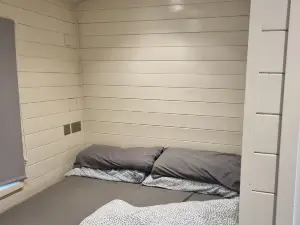 Glamping Hut - Riverview 4
