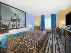 Super 8 by Wyndham Fairfield, TX