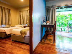 Baan Klang Aow Beach Resort