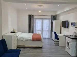 Impeccable 1-Bed Apartment in Ilford