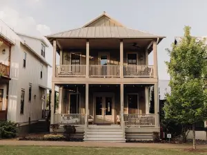 'Cation & Cocktails- 2 Golf Carts Included and Game Room