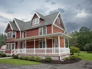 Blue Hill Lodge