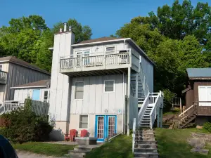 Great Blue Resorts - McCreary's Beach