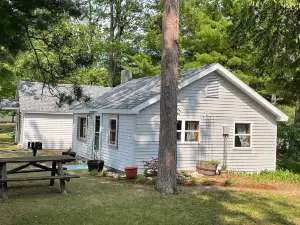 Cozy Interlochen Cabin w/ Dock: 1 Mi to Green Lake