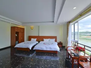 Khách sạn Sen trắng