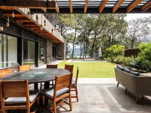 Pedacito de Lago, Lakeview Home