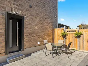 Urban Haven: 2BR/2BA+Office, Kitchen, Dining