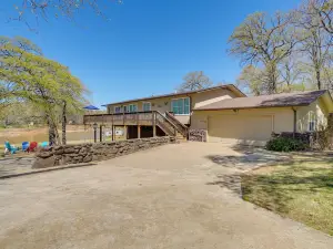 Spacious Vacation Rental Home on Eufaula Lake!