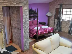 Family Double Room with Private Bathroom in Gojim - Wifi and AC