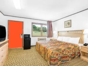 ไนท์สอินน์ ไพน์โกรฟ