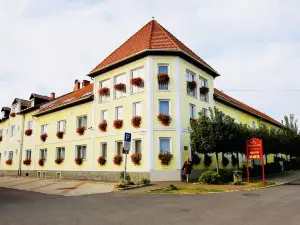 Hotel Korona Wellness, Rendezvény és Borszálloda