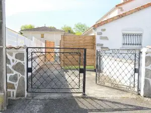 T2 - 28m2 Avec Cour et Stationnement, Wifi et Linge Fournis