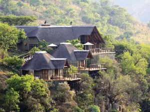 Umzolozolo Private Safari Lodge & Spa