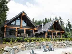 Rowena's Inn on the River