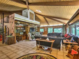 Pine Lodge Cabin on 450 Acres in Ozark Mountains