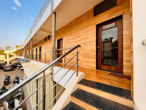 Stay Guru Hari Om Residency