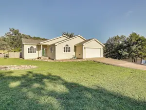 Holiday Island Home w/ Screened-in Deck & Fire Pit