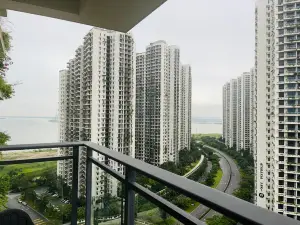 Cozy Bedroom Condo at Forest City / Senlin Chengshi