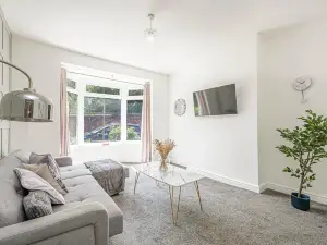Luxury Lincoln Family Home