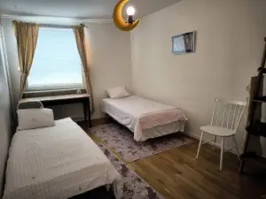 Quite Apartment with nice neighborhood