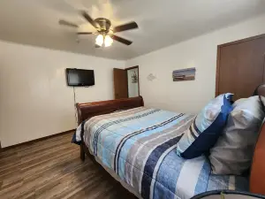 Quiet Retreat. 5 Minutes to the Marina and Boat Ramp and Pet Friendly!