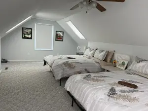 "Laughing Turtle" - A Wixom Lake paradise vacation home.  Pet friendly!