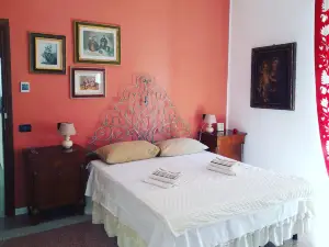 Dueterre Room & Host