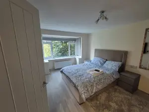 Lovely & Beautiful 2 Bed-Apartment in Borehamwood