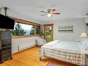 Breathtaking Views and Wraparound Deck - Stunning Nature Retreat