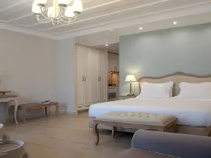 Royal Nidri Hotel & Apartments