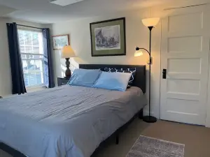 Upstairs on Main with private bathroom