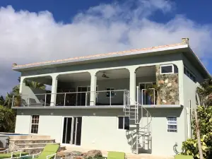 Brand New- Romantic, Fully Loaded Relaxing 2 Bedroom for 1 or 2 Couples